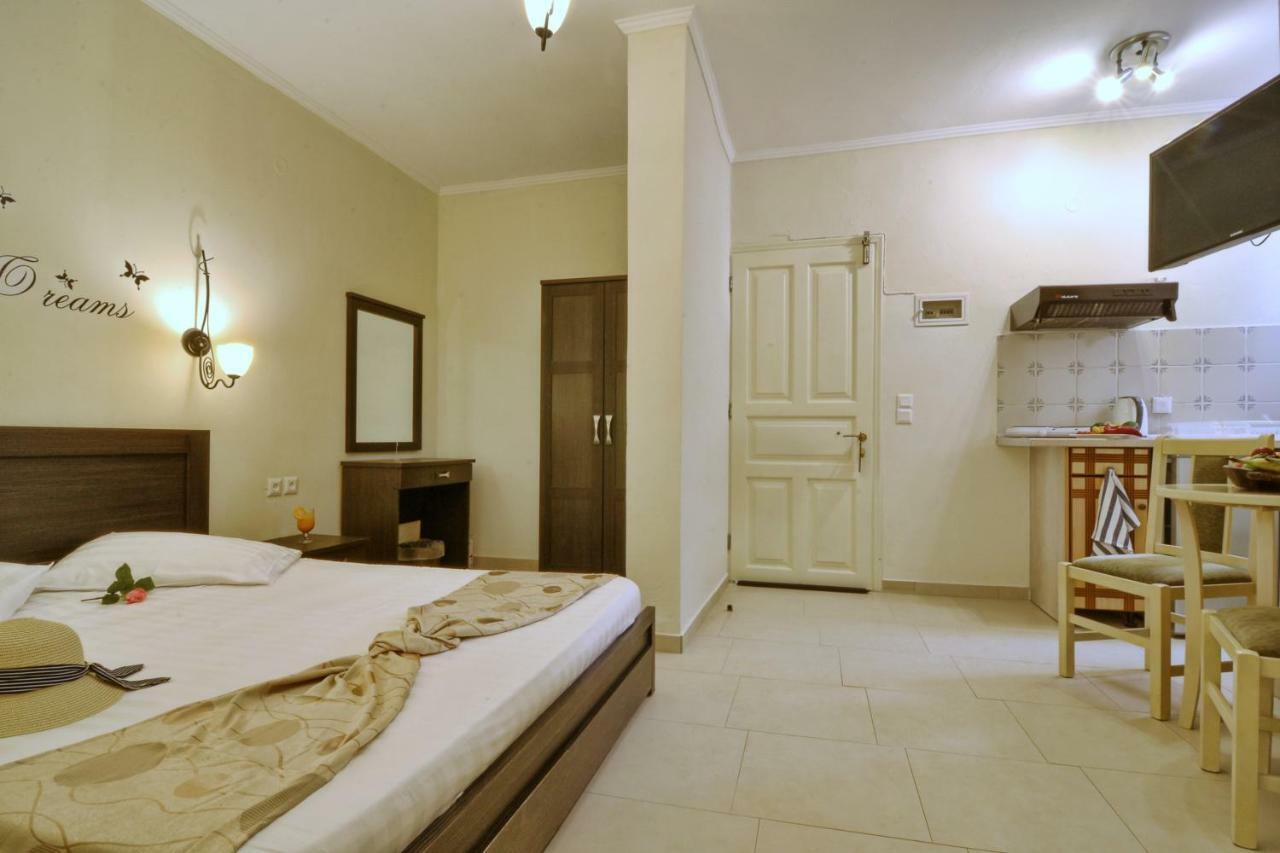 Golden Fox And Appartement Lákones