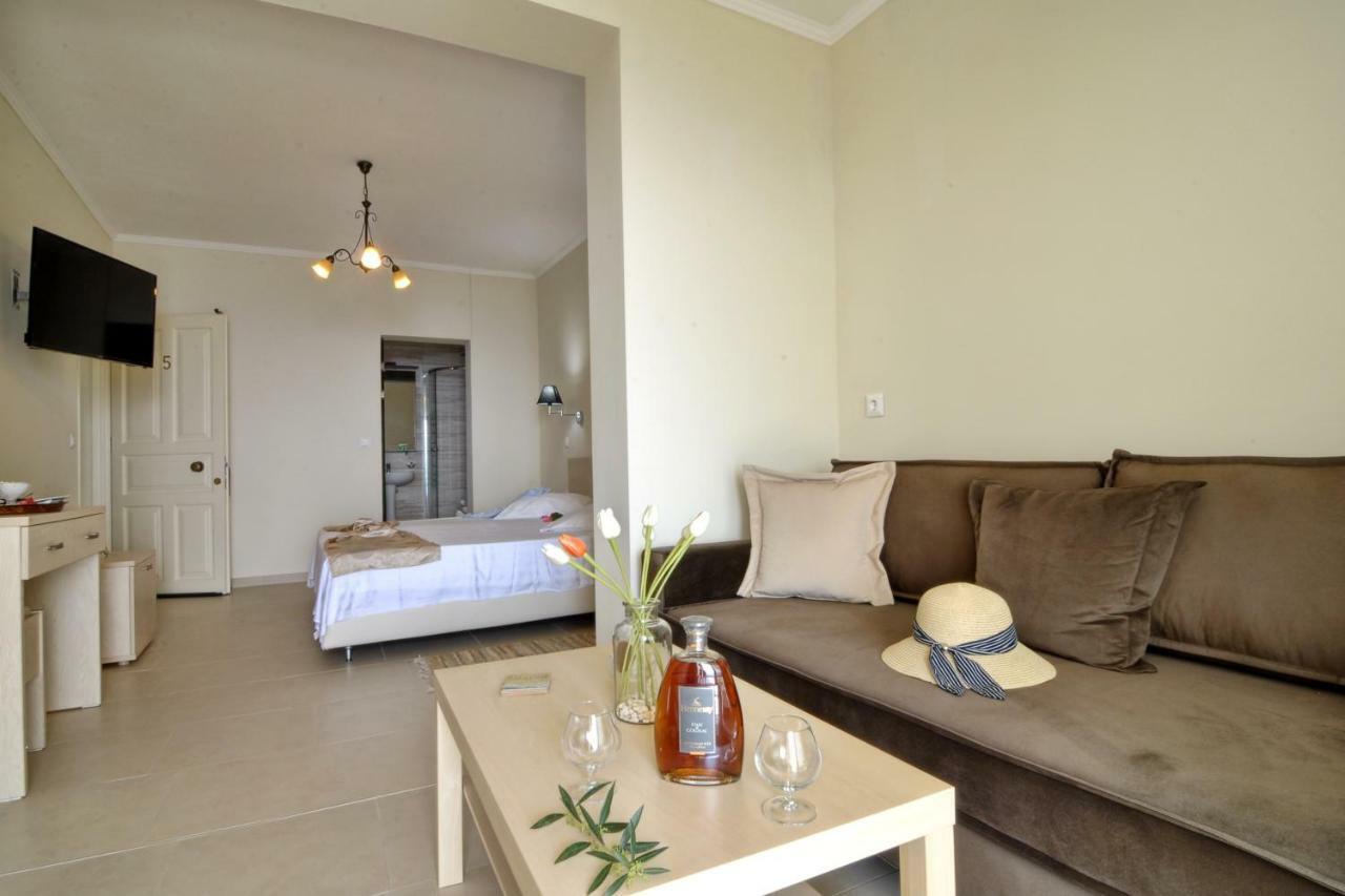 Golden Fox And Appartement