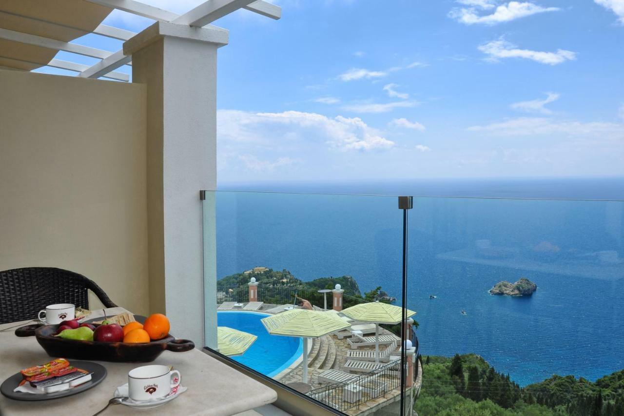 Golden Fox Studios And Suites Apartment Lakones